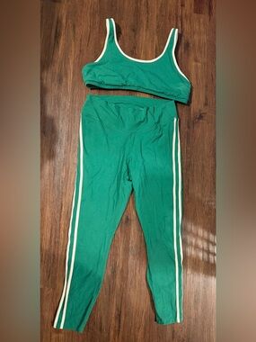 Old Navy Green Athletic Legging Set with White Trim - Top XXL Pants XL Tall